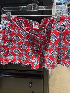 crown & ivy Red Nautical Medallion Scalloped Shorts